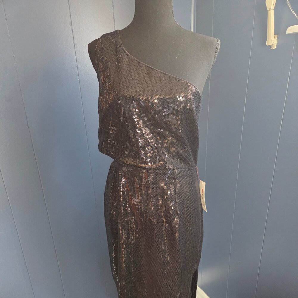 Super sexy dress - perfect for holiday parties!